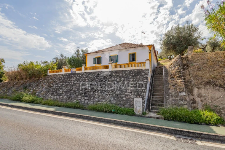 Moradia T3 para Venda em Mora Foto 1