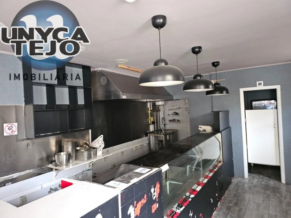 Negócio para Arrendamento em Almada, Cova da Piedade, Pragal e Cacilhas Foto 1