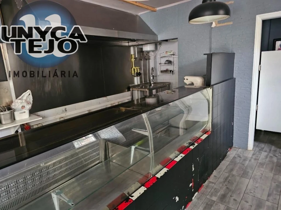 Negócio para Arrendamento em Almada, Cova da Piedade, Pragal e Cacilhas Foto 2