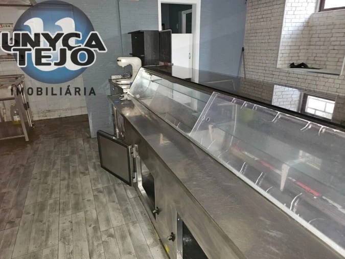 Negócio para Arrendamento em Almada, Cova da Piedade, Pragal e Cacilhas Foto 3