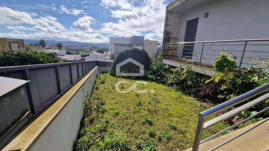 Moradia T3 para Venda em Louredo Foto 4