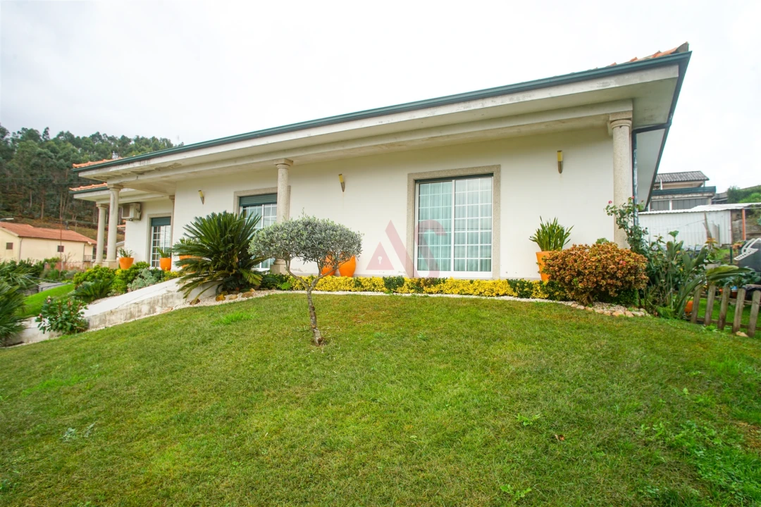 Moradia T3 para Venda em Idães Foto 1