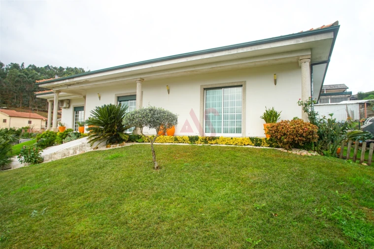 Moradia T3 para Venda em Idães Foto 1