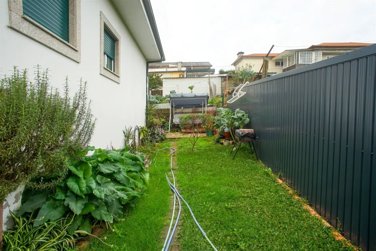 Moradia T3 para Venda em Idães Foto 7