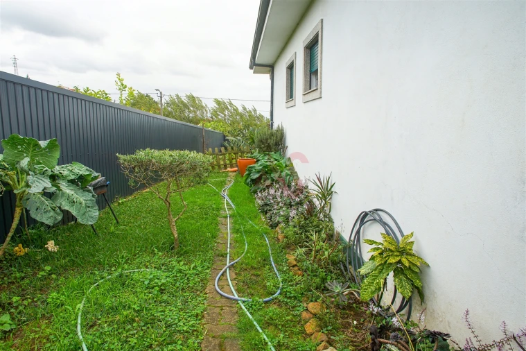 Moradia T3 para Venda em Idães Foto 8