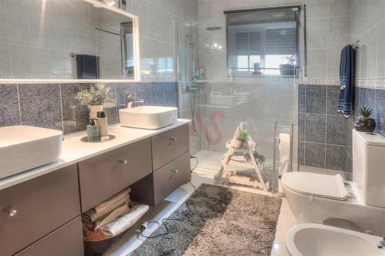 Moradia T3 para Venda em Idães Foto 25