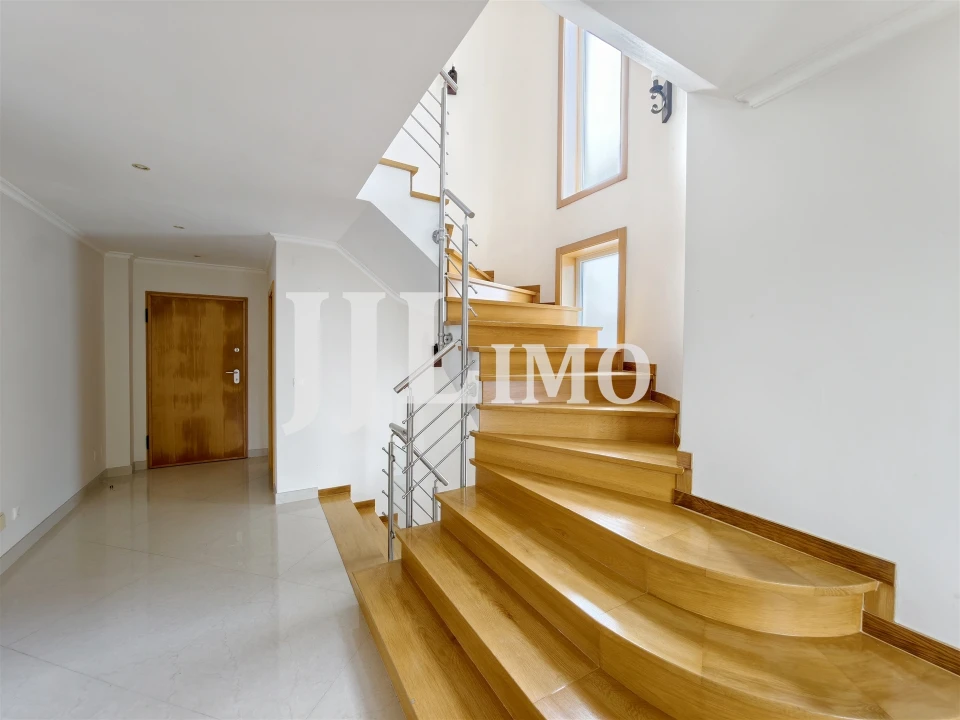 Moradia T5 para Arrendamento em Alcabideche Foto 21