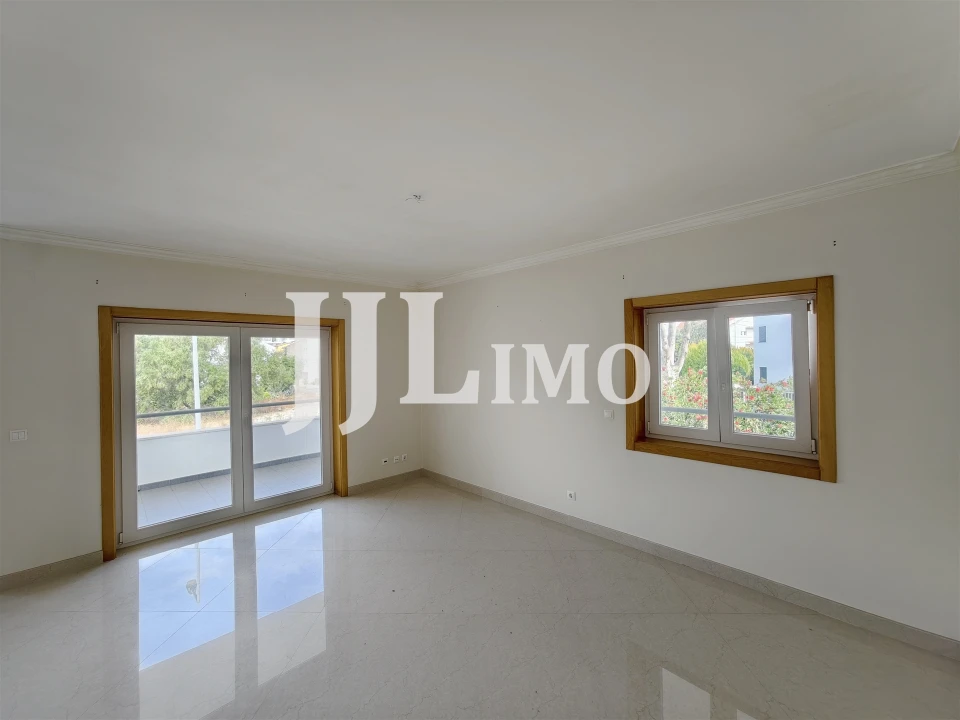 Moradia T5 para Arrendamento em Alcabideche Foto 9