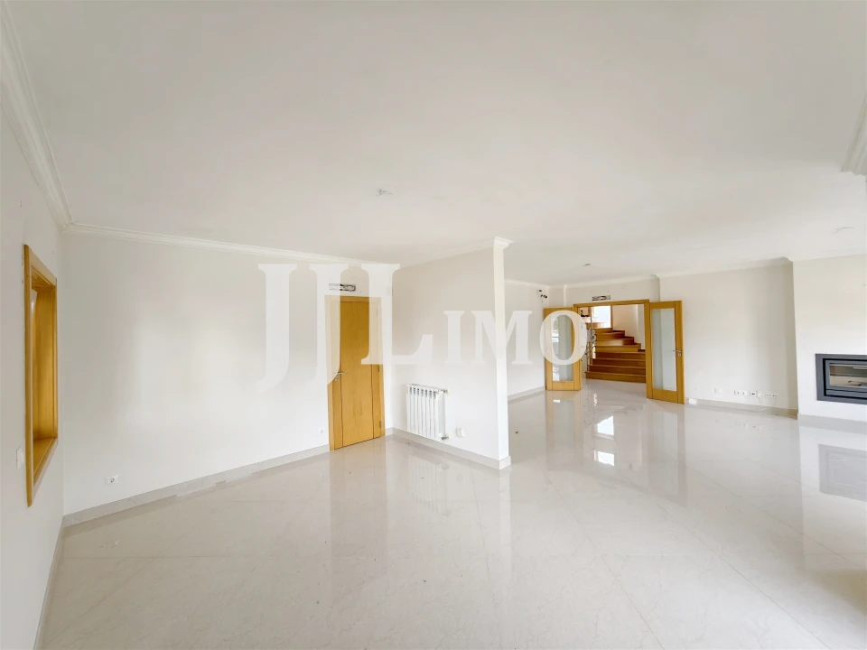 Moradia T5 para Arrendamento em Alcabideche Foto 10