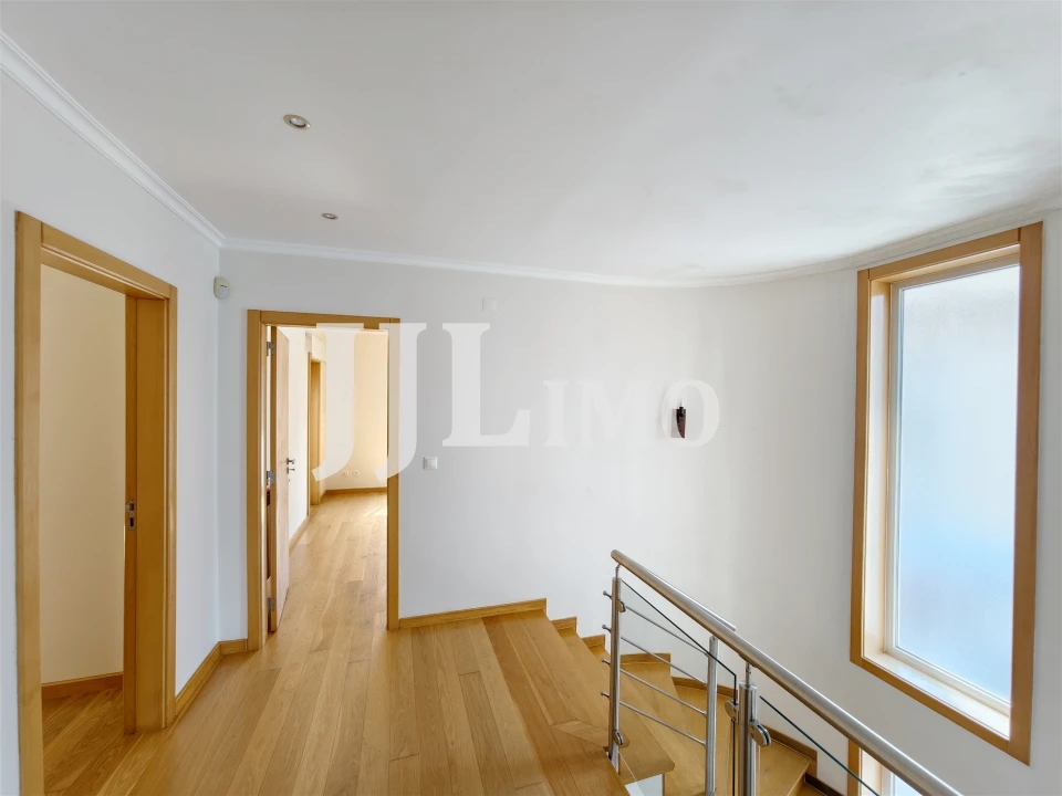 Moradia T5 para Arrendamento em Alcabideche Foto 40