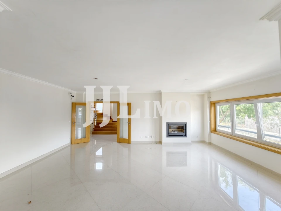 Moradia T5 para Arrendamento em Alcabideche Foto 7