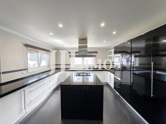 Moradia T5 para Arrendamento em Alcabideche Foto 18