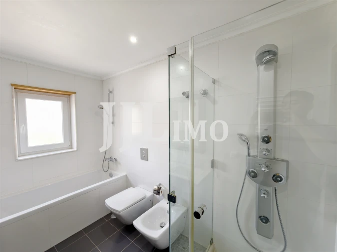 Moradia T5 para Arrendamento em Alcabideche Foto 31