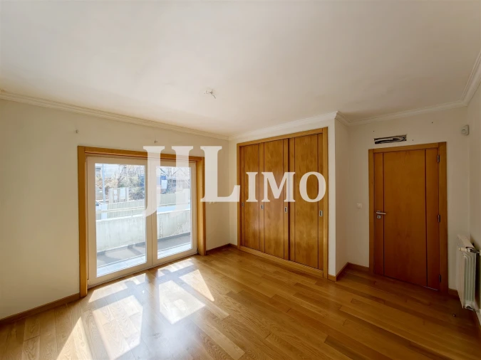 Moradia T5 para Arrendamento em Alcabideche Foto 46