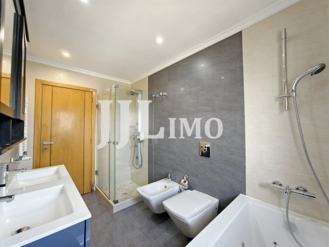 Moradia T5 para Arrendamento em Alcabideche Foto 38