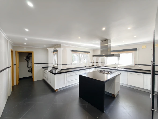 Moradia T5 para Arrendamento em Alcabideche Foto 15