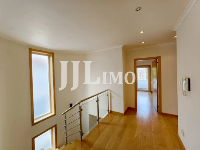 Moradia T5 para Arrendamento em Alcabideche Foto 23