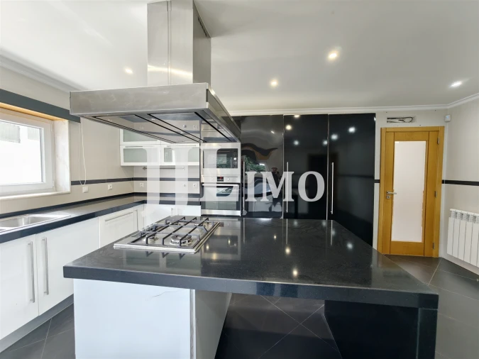 Moradia T5 para Arrendamento em Alcabideche Foto 17