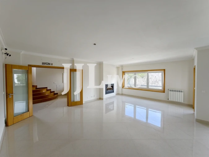 Moradia T5 para Arrendamento em Alcabideche Foto 6