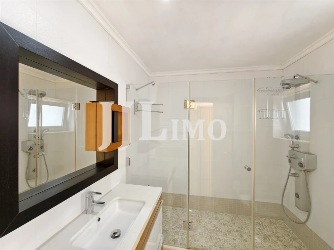 Moradia T5 para Arrendamento em Alcabideche Foto 47