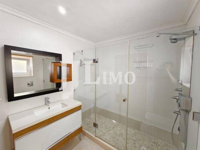 Moradia T5 para Arrendamento em Alcabideche Foto 48