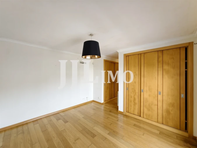 Moradia T5 para Arrendamento em Alcabideche Foto 34