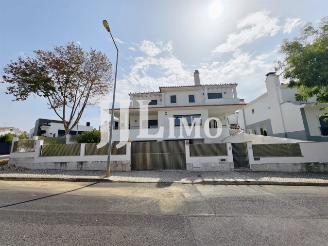 Moradia T5 para Arrendamento em Alcabideche