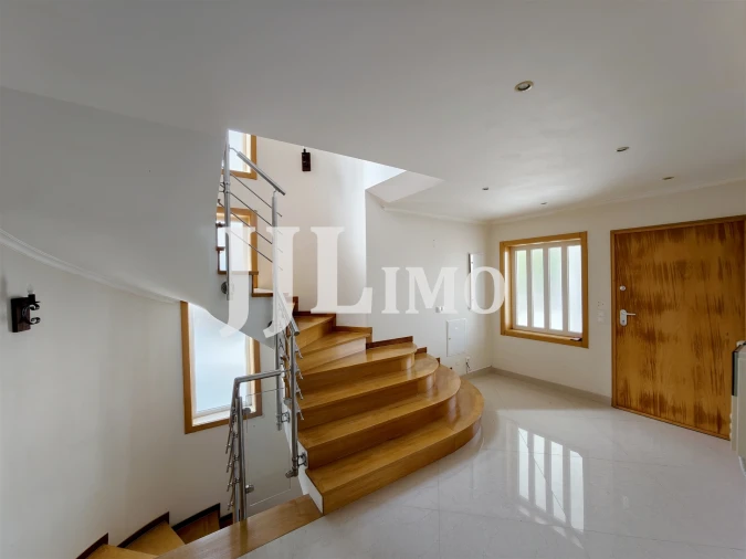 Moradia T5 para Arrendamento em Alcabideche Foto 4