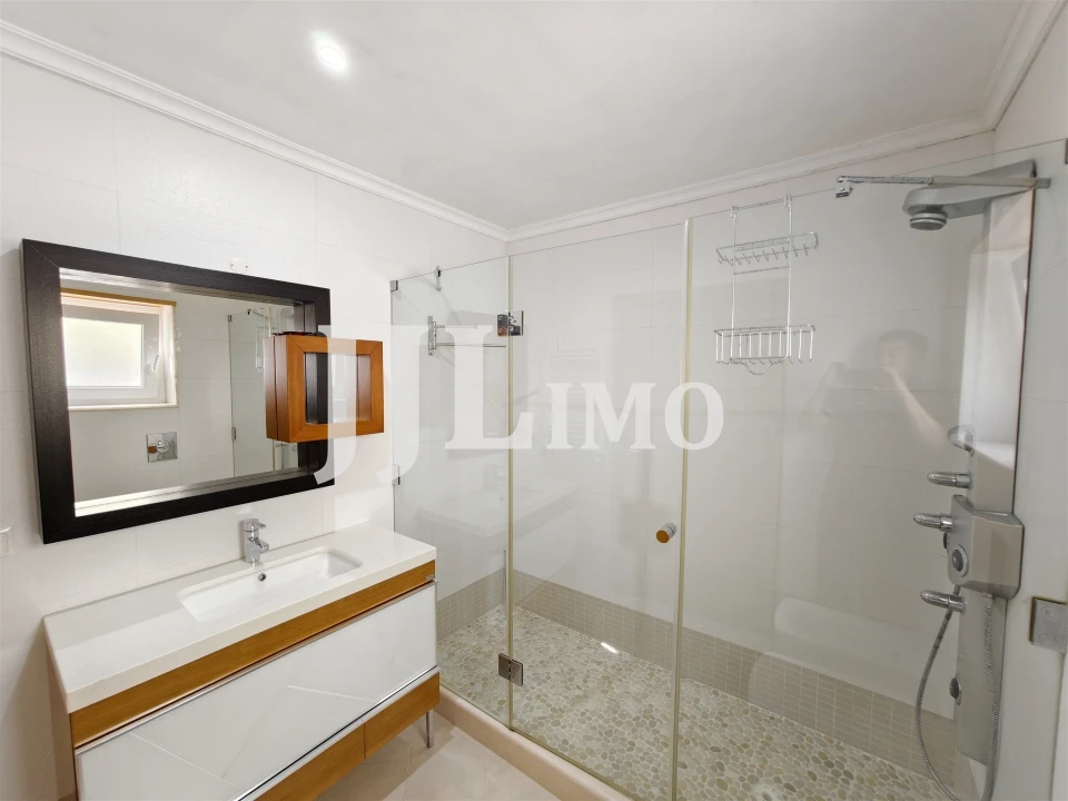 Moradia T5 para Arrendamento em Alcabideche Foto 48