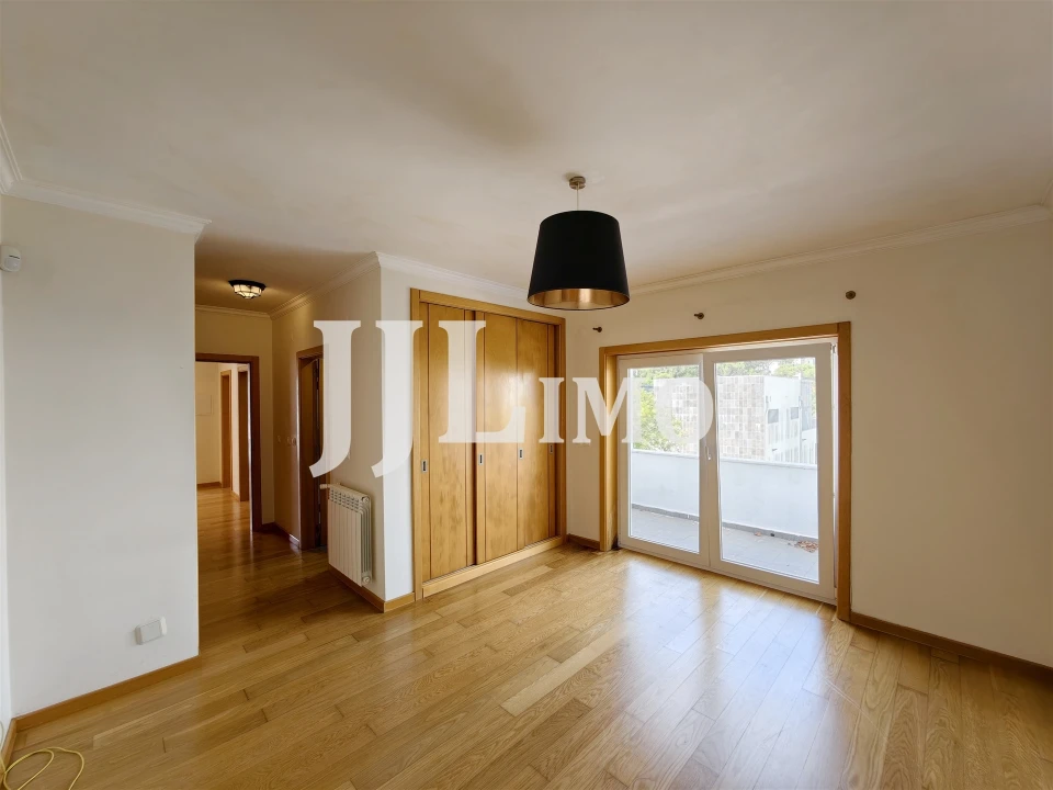 Moradia T5 para Arrendamento em Alcabideche Foto 33