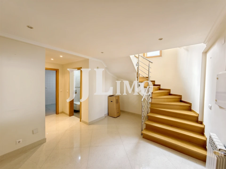 Moradia T5 para Arrendamento em Alcabideche Foto 50