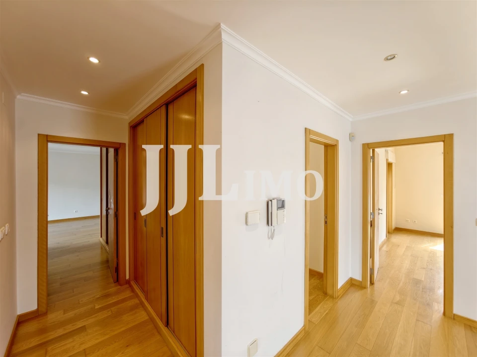 Moradia T5 para Arrendamento em Alcabideche Foto 24