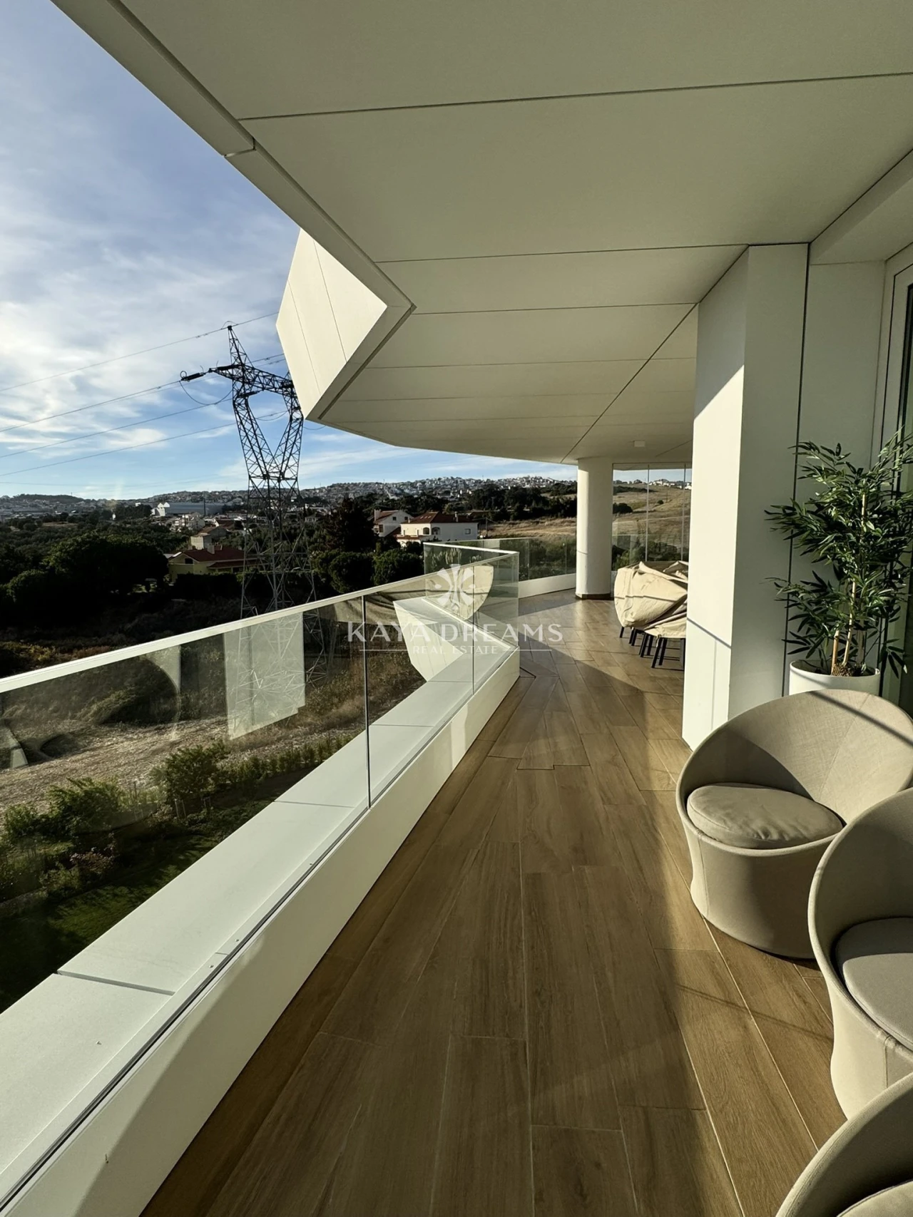 Apartamento T5 para Venda em Pontinha e Famões Foto 1