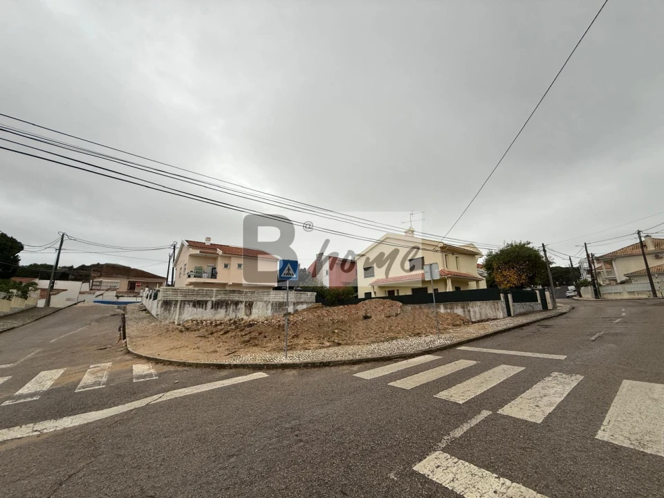 Moradia T4 para Venda em Charneca de Caparica e Sobreda Foto 12