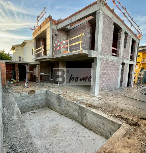 Moradia T4 para Venda em Charneca de Caparica e Sobreda