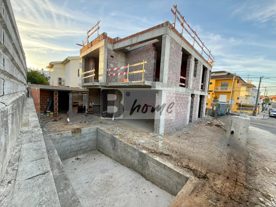 Moradia T4 para Venda em Charneca de Caparica e Sobreda Foto 9