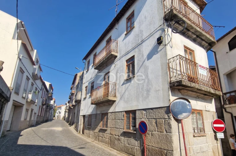 Moradia T7 para Venda em Vila Nova de Tazem Foto 3