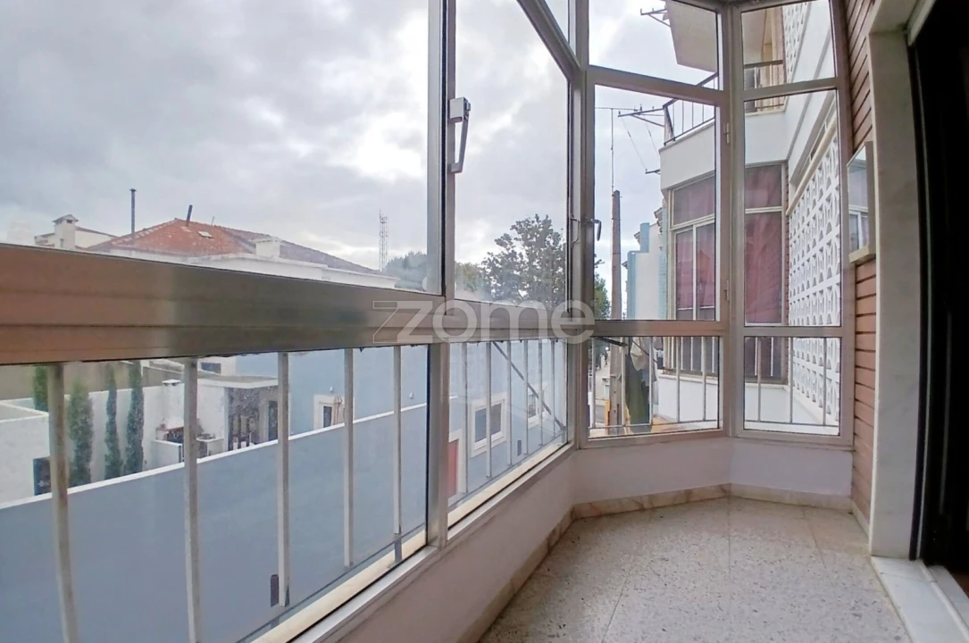 Apartamento T3 para Arrendamento em Carcavelos e Parede Foto 12