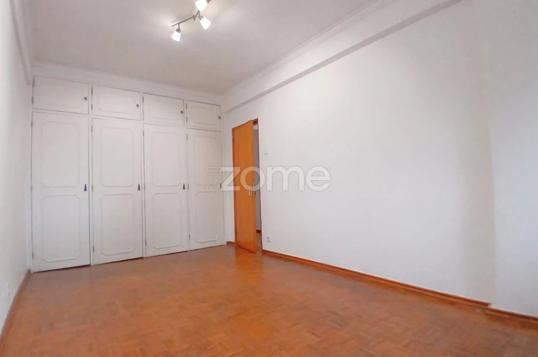 Apartamento T3 para Arrendamento em Carcavelos e Parede Foto 5