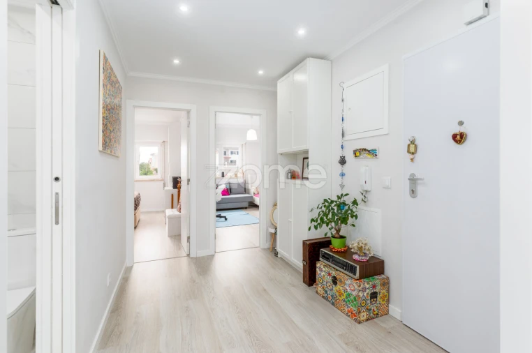 Apartamento T2 para Venda em São Domingos de Rana Foto 6