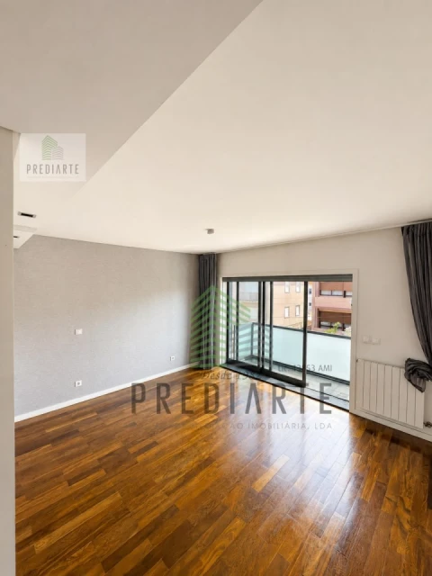 Apartamento T5 para Venda em Paranhos