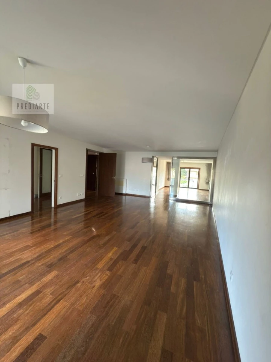 Apartamento T5 para Venda em Paranhos Foto 5
