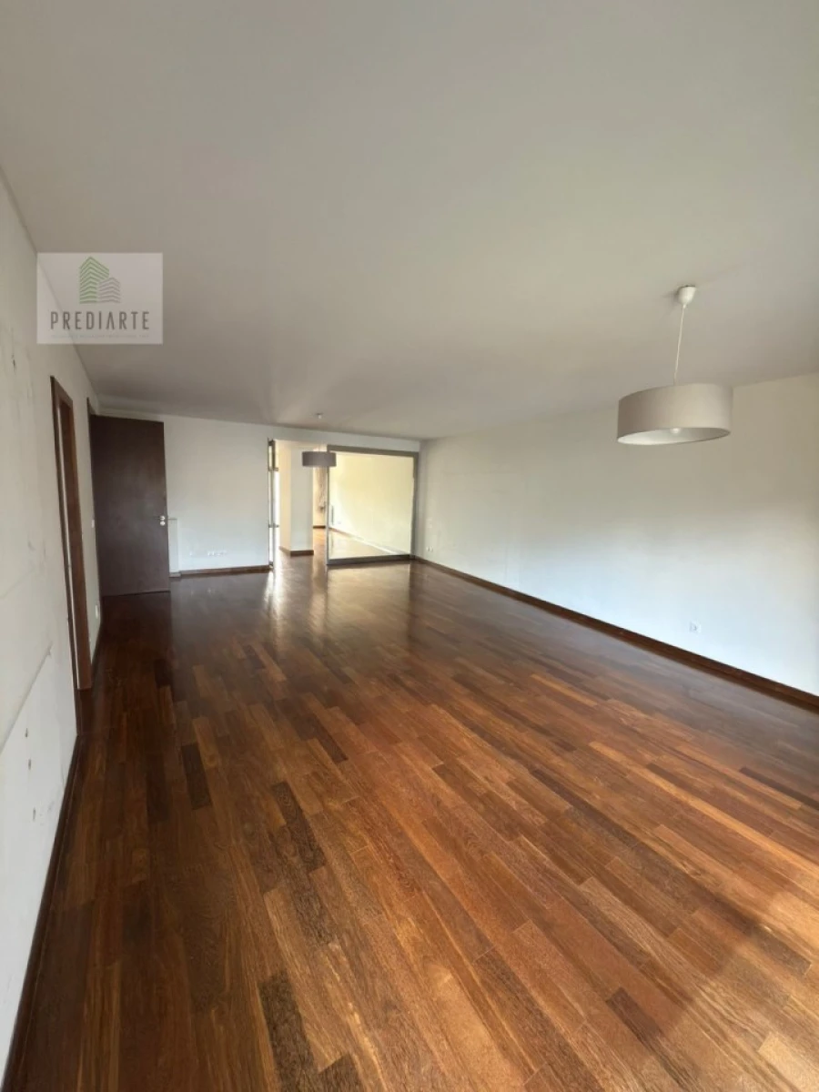 Apartamento T5 para Venda em Paranhos Foto 6