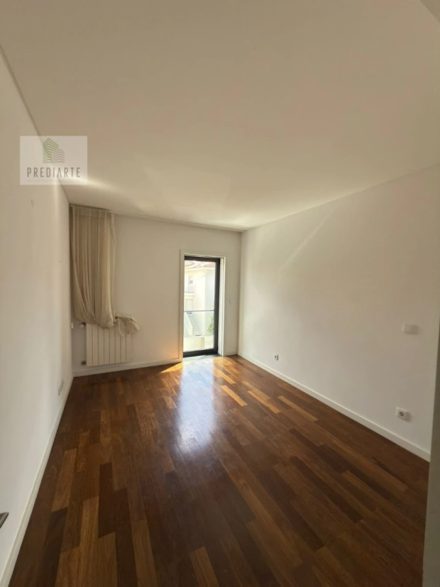 Apartamento T5 para Venda em Paranhos Foto 13