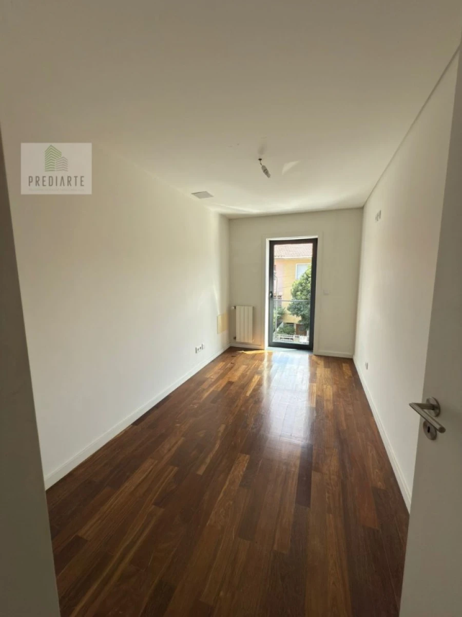 Apartamento T5 para Venda em Paranhos Foto 14