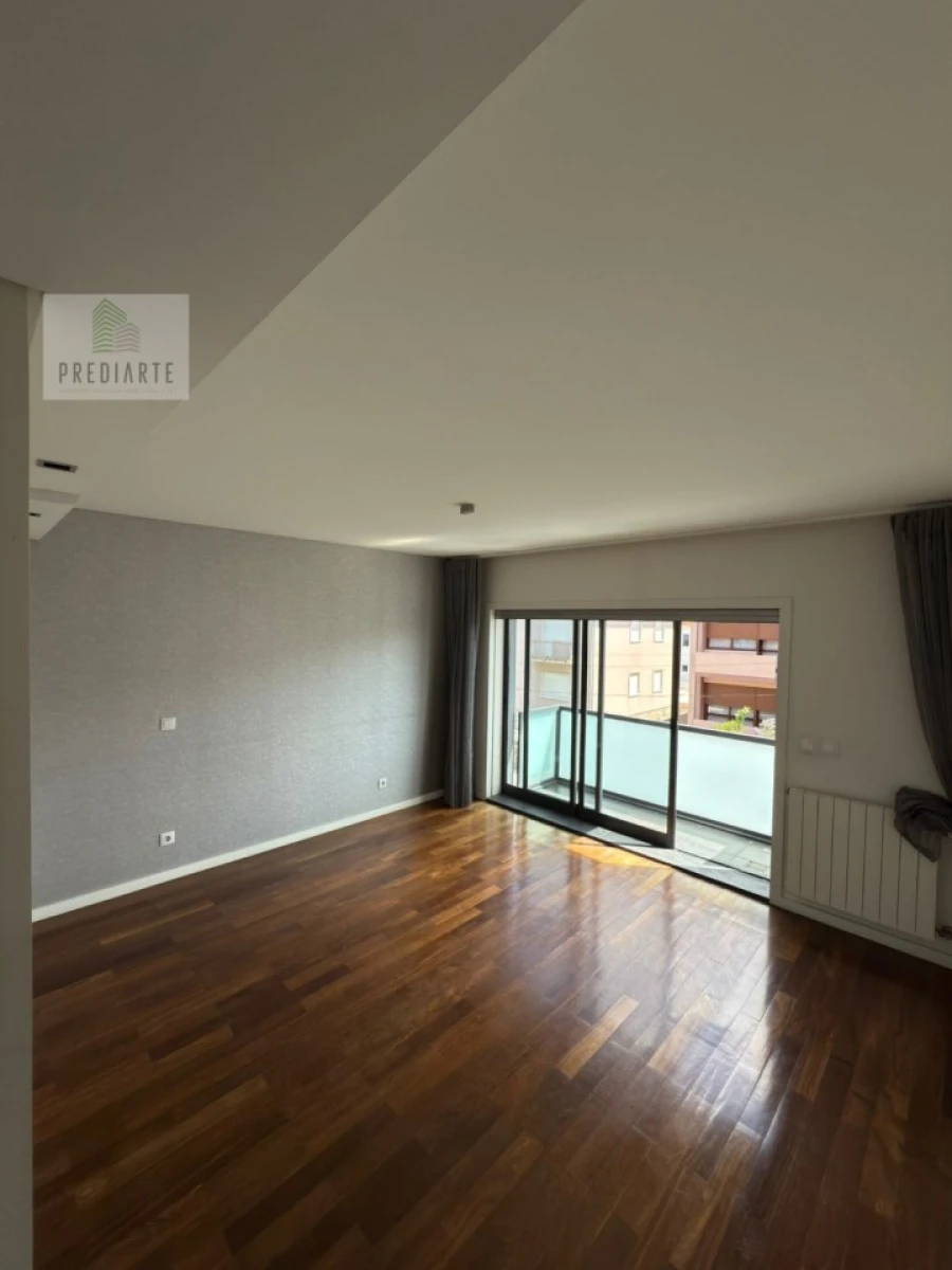 Apartamento T5 para Venda em Paranhos Foto 19