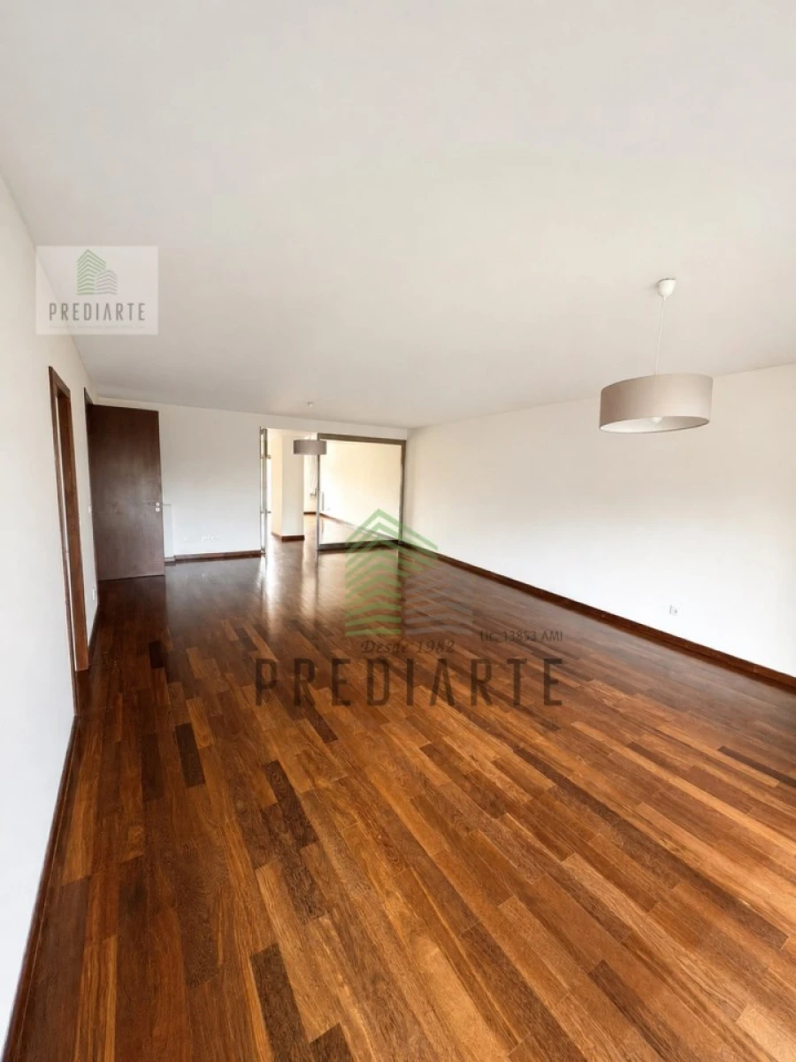 Apartamento T5 para Venda em Paranhos Foto 4