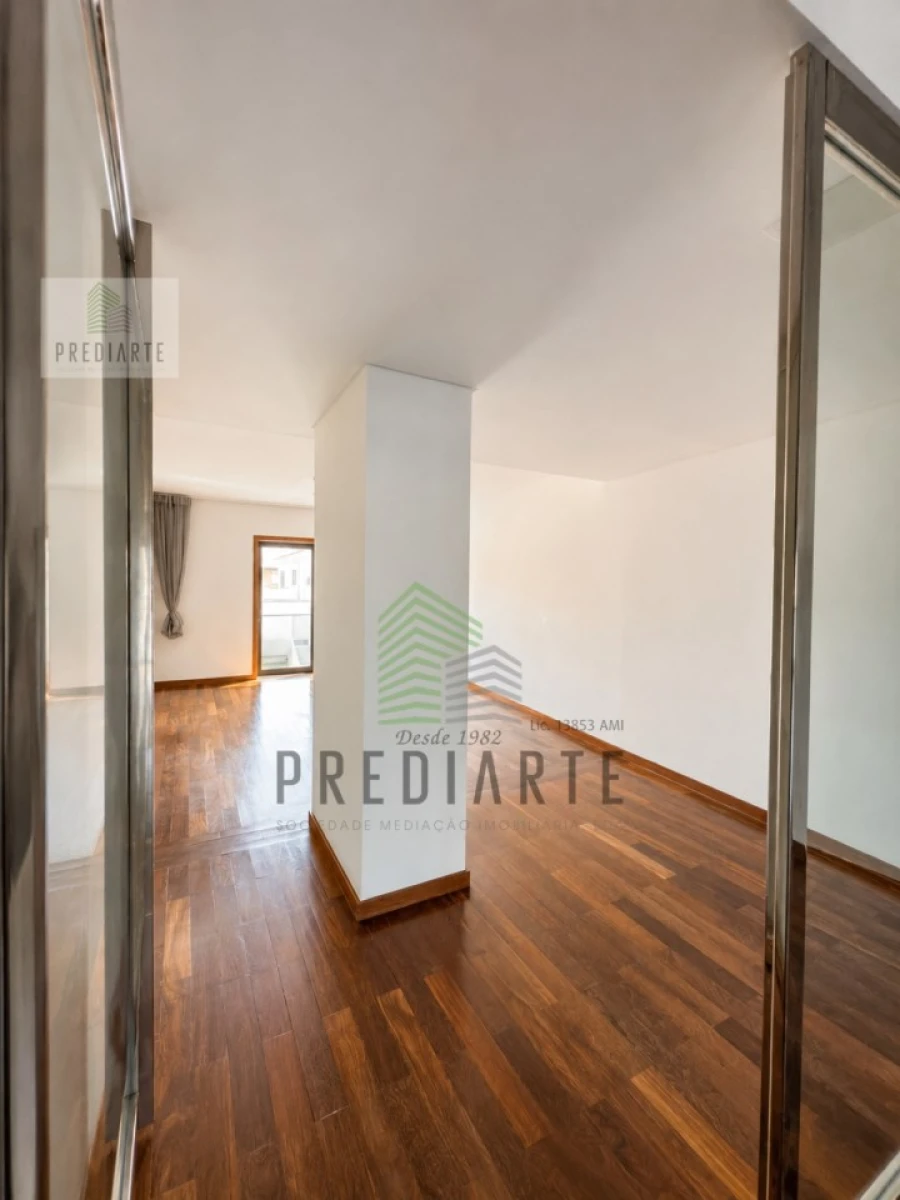 Apartamento T5 para Venda em Paranhos Foto 8