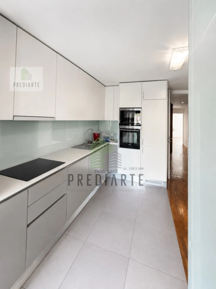 Apartamento T5 para Venda em Paranhos Foto 10