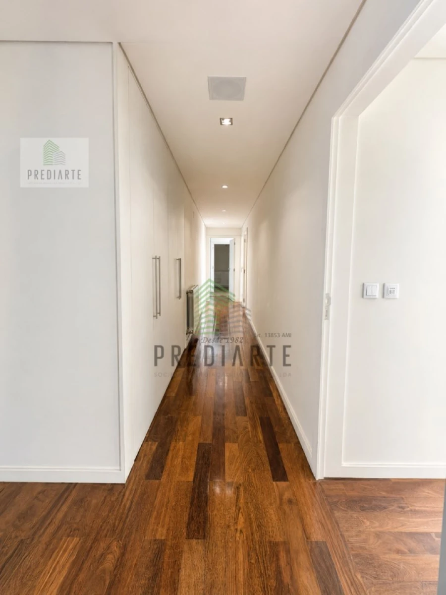 Apartamento T5 para Venda em Paranhos Foto 11